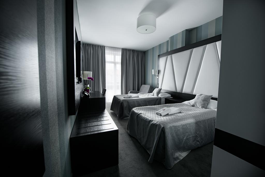 Hotel Grafit Kostomloty Pierwsze Exterior photo