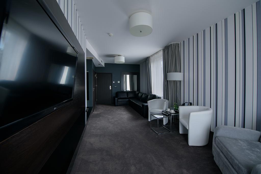 Hotel Grafit Kostomloty Pierwsze Exterior photo